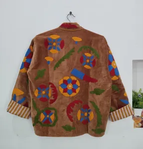 Chaqueta de Terciopelo Marrón Hecha a Mano para Mujer, Estilo Bohemio Vintage, Prenda Exterior Artesanal, Abrigo Tradicional Indio con Bordado Floral y Parches - Product Image 2