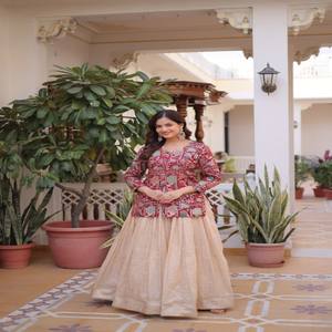 VASTRA COTTAGE Lehenga élégant en jacquard tissé avec blouse entièrement cousue, col fantaisie, manches longues, doublure en coton, tenue traditionnelle - Product Image 6