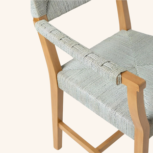 Chaise de salle à manger minimaliste moderne avec accoudoirs, structure en bois massif, revêtement écologique et durable (lin) pour maisons, appartements et restaurants - Product Image 3