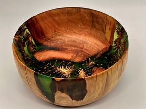 Bol à salade classique en bois et résine époxy, fait main, écologique, non revêtu, pièce décorative unique pour anniversaire - Product Image 3
