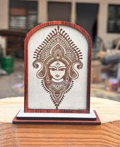 Magnifique œuvre d'art indienne : Visage de la déesse Durga, cadre en bois, pièce décorative pour la maison, accent de table de bureau, tableau de bord de voiture - Product Image 1