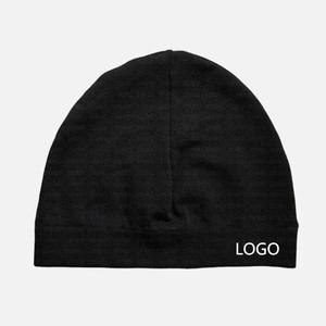 Vente en gros de bonnets personnalisés de haute qualité, unisexes, couleur unie, 100% acrylique, doux et chauds, bonnets d'hiver personnalisés, bonnets en coton à 5 panneaux - Product Image 3
