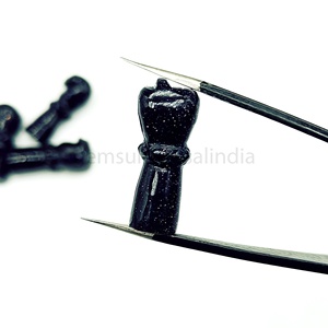 Black Sunstone Fist Figa Shape Hand Talled Gemstone Charms Venta al por mayor Sunstone Hand of Fatima Tallas para la fabricación de joyas a granel - Product Image 3