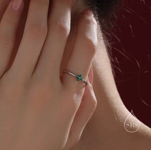 Bague de luxe en argent sterling avec motif d'hortensia vert et zircon, ornée de quatre petits cristaux, taille ajustable pour mariage - Product Image 4