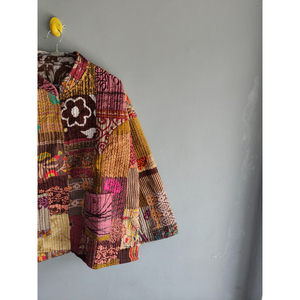 Veste en patchwork de soie Kantha réversible style bohème, manteau matelassé vintage pour femme, design personnalisé, cadeau pour elle - Product Image 5