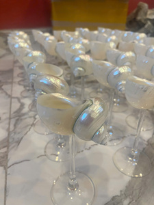 Verre artisanal en coquillage pur, origine Vietnam, design moderne, compatible lave-vaisselle, pour servir des boissons savoureuses, présentation créative de desserts - Product Image 1