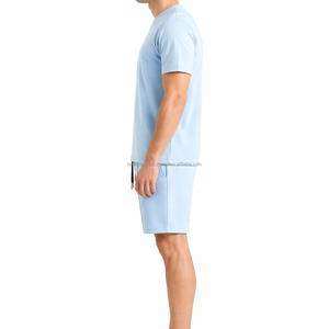 Conjunto de camiseta y pantalones cortos para hombre, informal, de dos piezas, cómodo, minimalista, ropa deportiva, cómoda y transpirable para hombre. - Product Image 3