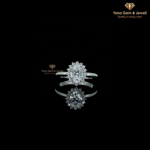 Bague de fiançailles classique à taille ovale 1,00 carat avec halo floral, diamant de laboratoire CVD, or massif 14K, certifié IGI, clarté VVS2, couleur D - Product Image 1