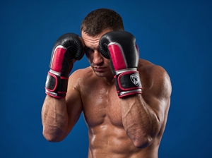 Gants de boxe en cuir noir et rouge Dumela avec logo blanc pour l'entraînement et le sparring - Product Image 2
