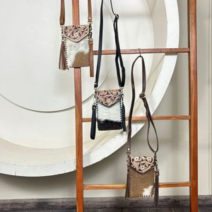 Sac à bandoulière pour téléphone portable en cuir de vachette artisanal occidental, design unique, sangle réglable, petit sac à main fait à la main pour femmes - Product Image 4