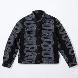 Veste en jean noire pour homme 100% coton, col rabattu, coupe classique, style décontracté hiver, fermeture boutonnée simple, logo sur le devant - Product Image 4