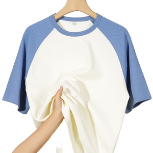 Diseño de logotipo personalizado OEM-Camiseta juvenil con mangas raglán de color japonés para hombre en mangas cortas estilo Denjue de moda. - Product Image 1