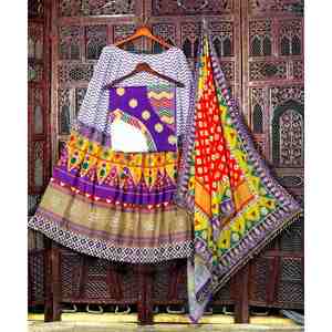 FANCY CHINON ESPEJO ESTAMPADO DE SEDA TRABAJO LEHENGA CHOLI CON DUPATTA LAVANDA - Product Image 1