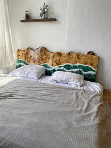 Cabecero de Resina con Borde Natural Emerald Tide, Panel Decorativo de Madera Epoxi Ocean Crest, Cabecero Artesanal de Madera con Ondas de Espuma Marina, Estilo Costero - Product Image 6