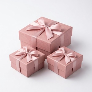 Boîtes cadeaux en papier conçues avec une structure en carton durable, adaptées à l'emballage de détail et à la présentation de cadeaux - Product Image 4