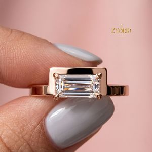 Anillo de Compromiso Solitario con Diamante Cultivado en Laboratorio, Corte Esmeralda, Oro de 14K, para Mujer - Product Image 5
