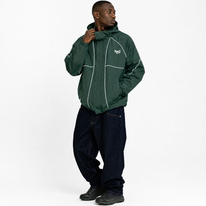 Chaquetas cortavientos con capucha personalizadas verdes, ligeras, impermeables, para exteriores, OEM, ODM, con ribetes reflectantes, estilo streetwear para hombre. - Product Image 3