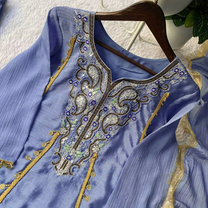 Ensemble de costume brodé Chinon avec dentelle à pièces dorées et dentelle Samosa, pantalon palazzo, tenue ethnique élégante et festive pour femme - Product Image 6