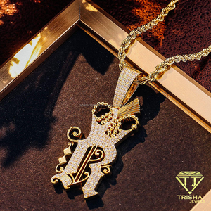 Colgante de Moissanita al por Mayor con Inicial Real y Diseño Inspirado en Corona, Detalles Brillantes de Letras, Joyería Premium de Hip Hop - Product Image 4