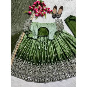 Robe Anarkali de créateur avec dupatta pour les fêtes et les tenues de soirée - Product Image 4
