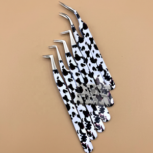 Ensemble de pinces professionnelles pour extensions de cils à motif vache, en acier inoxydable, avec prise en main parfaite, logo et emballage personnalisés - Product Image 3