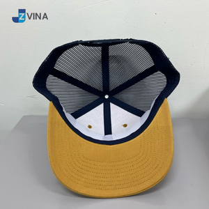 Gorra Trucker Personalizada con Logotipo, de Alta Calidad, Color Amarillo Básico con Malla Negra en la Parte Delantera, 6 Paneles, Ajustable, Unisex, Informal, Hecha en Vietnam - Product Image 4