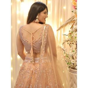 Atractivo Lehenga Choli de lentejuelas color melocotón con red de lentejuelas, semicosturado, para bodas, con Dupatta, de Zeel Clothing - Product Image 1