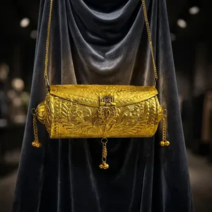 Bolso de Mano Tipo Clutch en Forma de Barril de Metal Dorado con Grabado Floral, Correa de Cadena, Hecho a Mano, para Fiestas Nocturnas, Elegante Cierre de Solapa - Product Image 3