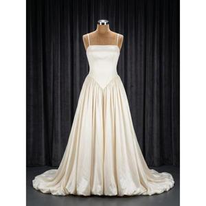 Vestido de Novia de Algodón Popelín de Primera Calidad, Clásico y Elegante, Color Marfil, Sin Tirantes, Estilo Princesa, Largo hasta el Suelo, Cintura Natural, con Volantes - Product Image 1