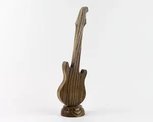 Statue de guitare noire en bois massif pour la décoration intérieure, objet d'art musical pour les amateurs de musique, cadeau personnalisé. - Product Image 5
