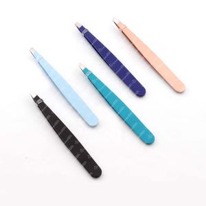 Pinzas de Precisión Ultra para Depilar el Vello Facial y Crear Líneas de Cejas Definidas y Limpias, Herramienta de Belleza Ideal - Product Image 3