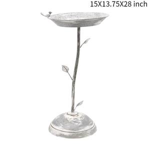 Bain d'oiseaux en métal blanc qui crée une ambiance paisible avec des éclaboussures et des mouvements doux - Product Image 2