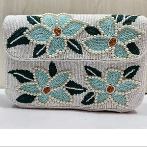 Sac à main rectangulaire artisanal en perles florales, artisanat textile artistique, sac bandoulière en provenance de l'Uttar Pradesh - Product Image 1