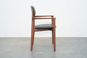 Chaise de salle à manger moderne rembourrée en bois de frêne avec accoudoirs en bois massif pour salle à manger, restaurant, hôtel, mobilier PISANO - Product Image 1