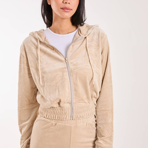 Sudadera con capucha de terciopelo personalizada de 420GSM con estampado en relieve, top corto de invierno de color liso con doble cremallera y puños acanalados para niñas - Product Image 5