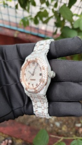 Reloj de Lujo Redondo para Hombre, Completamente Cubierto de Diamantes Moissanite - Product Image 3