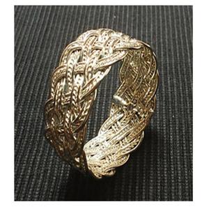 Anillo para Servilletas de Hierro Trenzado Dorado de Lujo, Moderno, Ecológico y Duradero, Decorativo con Diseño Calado para Bodas, Banquetes y Hoteles - Product Image 1