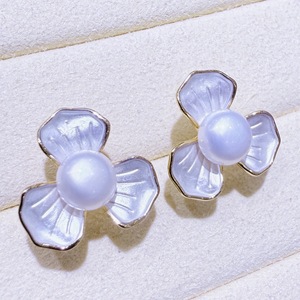 Boucles d'oreilles Zhuji de style rétro français, perles d'eau douce irisées, accessoires, perles blanches pour femmes, style petite fleur fraîche - Product Image 1