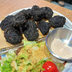 Vente en gros de morceaux de poulet frit croustillant à l'encre de seiche, style coréen, surgelés IQF, prêts à cuisiner, en sachet - Product Image 3