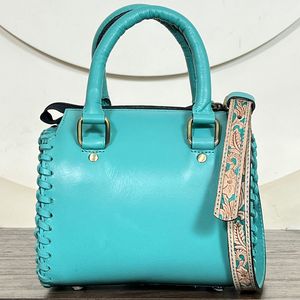 Bolsa de Viaje Vintage Hecha a Mano en Cuero Genuino con Diseño Floral, Cierre de Cremallera, Ligera, Duradera y Multifuncional, Estilo Rajasthan - Product Image 6