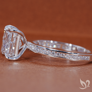 Anillo de Compromiso con Diamante Cultivado en Laboratorio, Corte Princesa de 3CT, Certificado IGI, Banda con Engaste de Canal, Oro Blanco de 10K - Product Image 2