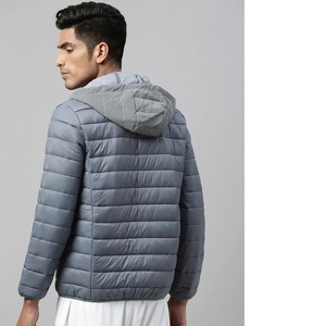 Veste matelassée à capuche grise pour homme, fermeture éclair sur le devant, couleur unie, coupe slim, coupe-vent, vêtement d'automne, rembourrage en polyester - Product Image 4