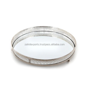 Elegante Bandeja de Metal Hecha a Mano para Decoración de Interiores, Presentación de Café y Té, Bandeja Multifuncional de Navidad, Zahid Exports en India - Product Image 6