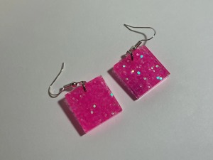 Services d'étiquetage pour boucles d'oreilles en résine, boucles d'oreilles en résine prêtes pour l'impression de codes-barres, boucles d'oreilles en résine couleur unie, résine pour usage en gros en usine sur mesure - Product Image 6