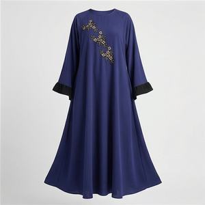 2025 OEM Kimono Abaya pour femmes musulmanes, en tissu polyester épais, doux et très extensible, col en V, manches longues, pour fêtes, Ramadan, mariages - Product Image 1