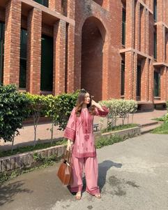 NUEVO DISEÑADOR ALGODÓN PESADO SALWAR TRAJE TELAS ALGODÓN PESADO TOP DE ALGODÓN PESADO BORDADO PESADO CON ESPEJO REAL TRABAJO A MANO - Product Image 4