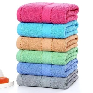 Juego de Toallas de Baño Premium 100% Algodón, Color Gris Sólido, Rectangulares, Tejidas, Suaves, Absorbentes, de Secado Rápido, Estilo Liso, Marca Personalizada, para Uso en la Playa - Product Image 1