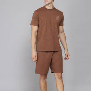 เสื้อยืดและกางเกงวิ่งแบบสั่งทำราคาส่ง ดีไซน์ล่าสุดสำหรับผู้ชาย เป็นมิตรกับสิ่งแวดล้อม แห้งเร็ว ระบายอากาศได้ดี - Product Image 4