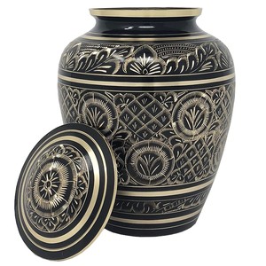 Urnas de Cremación de Latón Negro Radiante, Urnas Personalizadas Grabadas a Mano para Cenizas Humanas Adultas, Hechas a Mano, Venta al Por Mayor - Product Image 1