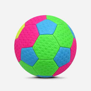 Ballon de football en PVC cousu à la machine pour entraînement en salle, vente chaude, avec impression de logo personnalisée par le fabricant, taille standard - Product Image 3